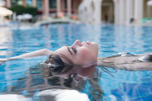 How to Lower Alkalinity in a Pool