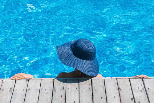 How to Choose a Commercial Pool Chemical Supplier